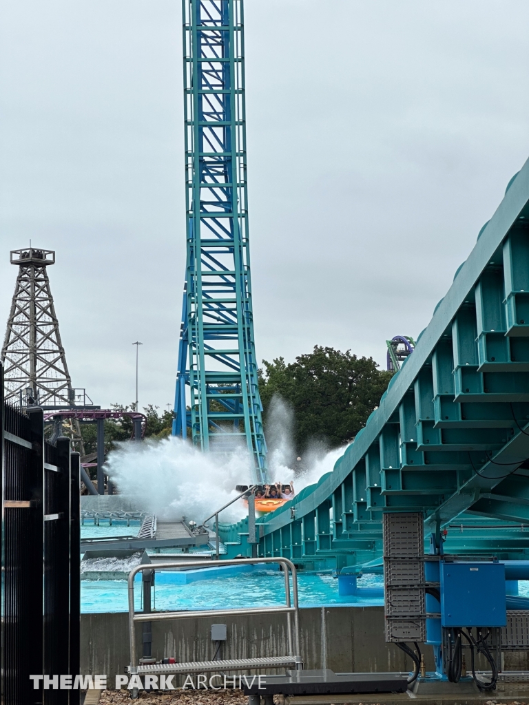 Aquaman: Power Wave at Six Flags Over Texas