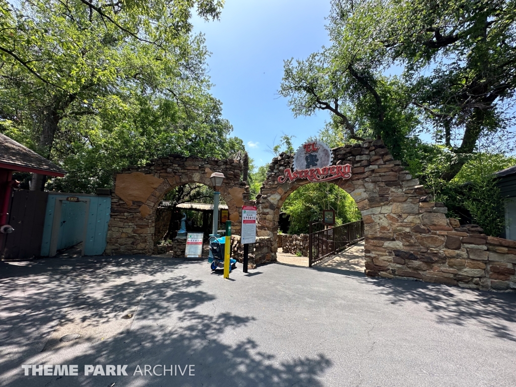 El Aserradero at Six Flags Over Texas