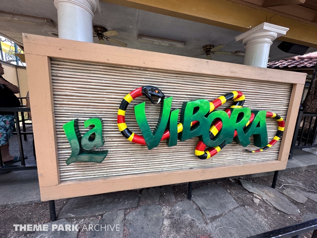 La Vibora at Six Flags Over Texas