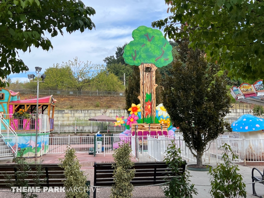 Le Jumping Star at Papéa Parc