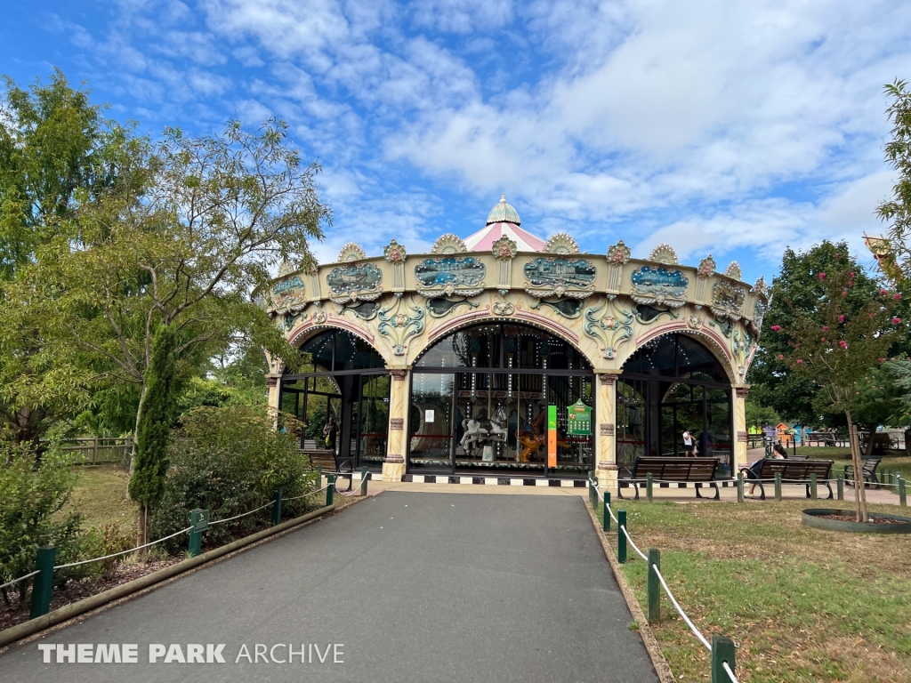 Le Carrousel 1900 at Papéa Parc