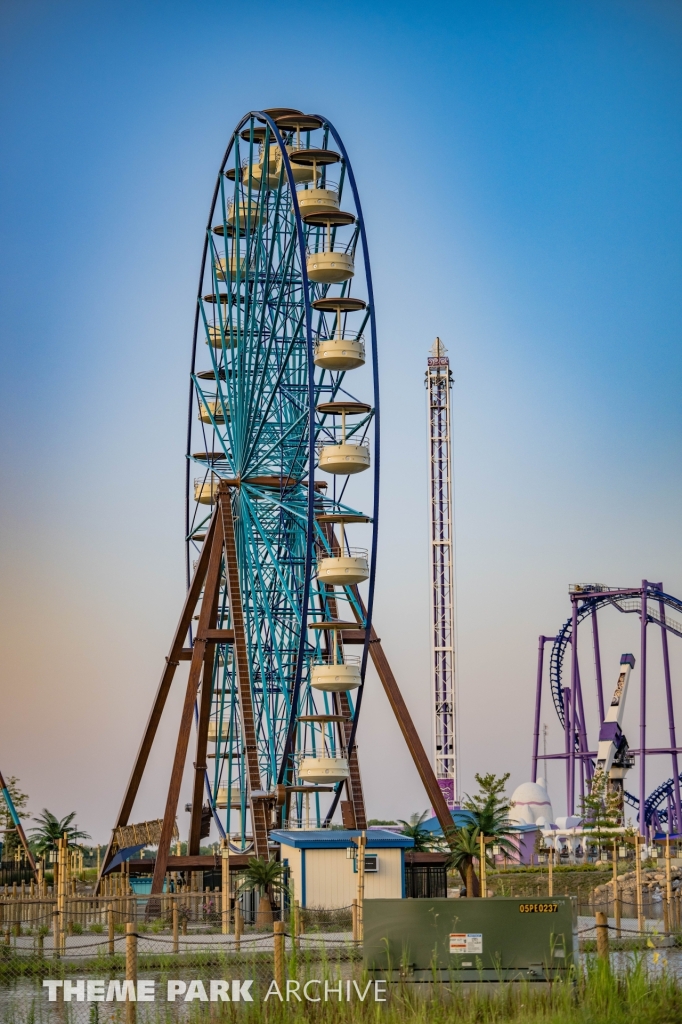 Alzanu's Eye Ferris Wheel at Lost Island