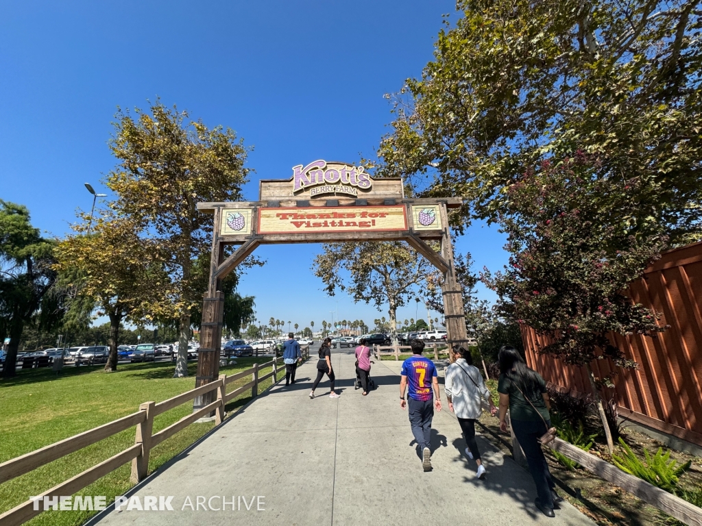 Parking at Knott's Berry Farm