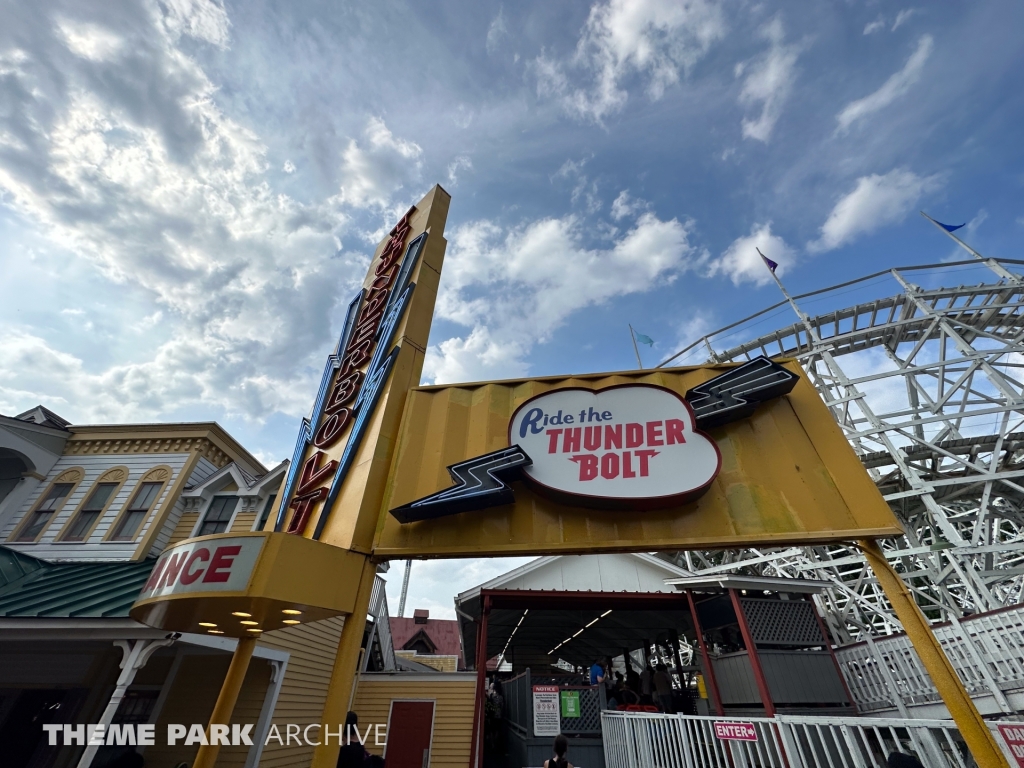 Thunderbolt at Six Flags New England