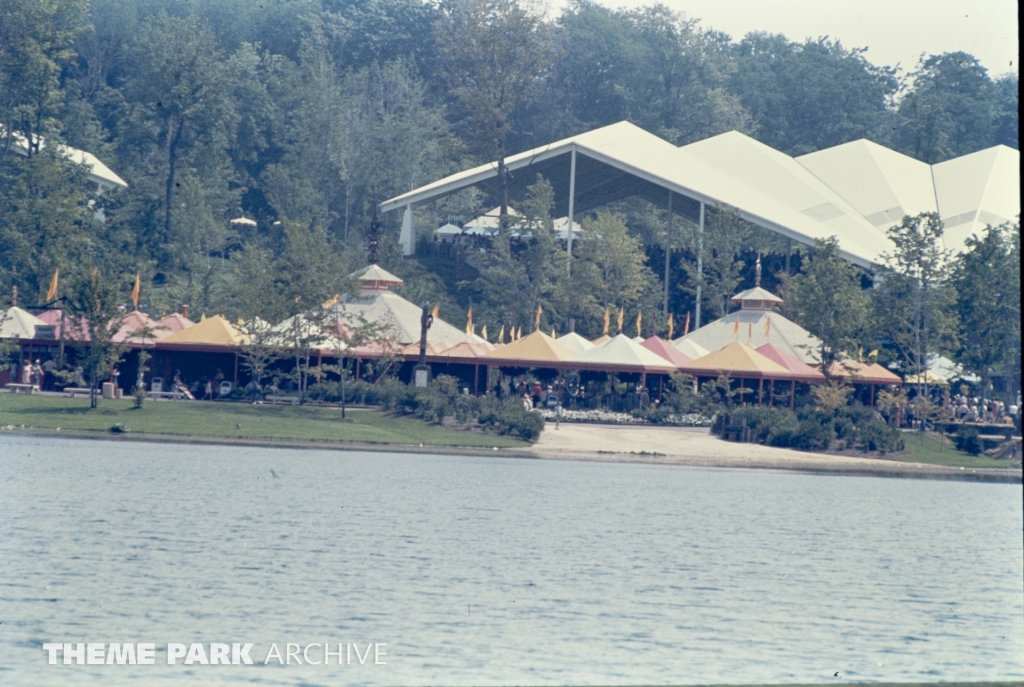 Hawaiian Punch Village at SeaWorld Ohio