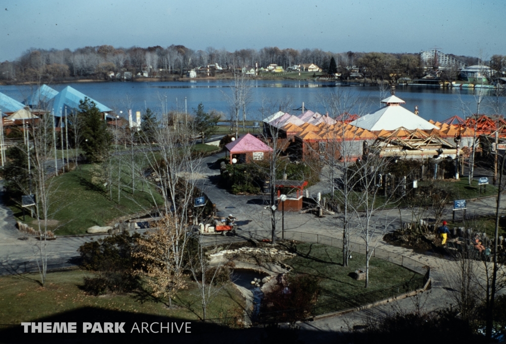 Hawaiian Punch Village at SeaWorld Ohio