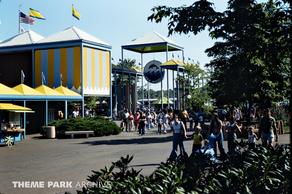 Exotic Bird Display at SeaWorld Ohio