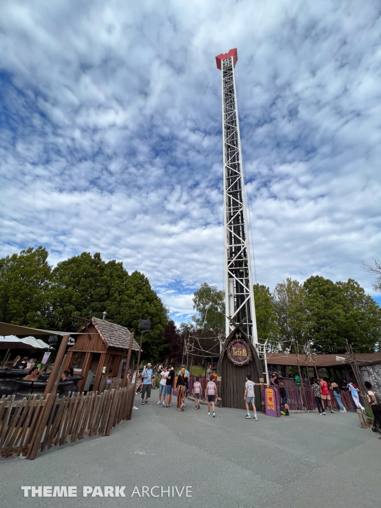 Le Totem at Walibi Rhone Alpes