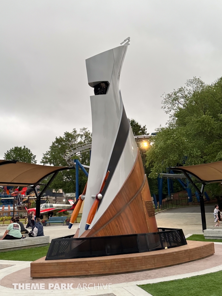 Aeronautica Landing at Carowinds