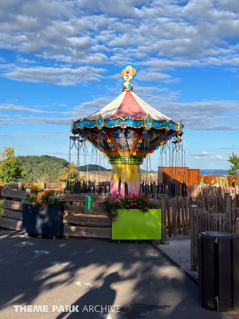 Petites Chaises Volantes at Parc des Combes