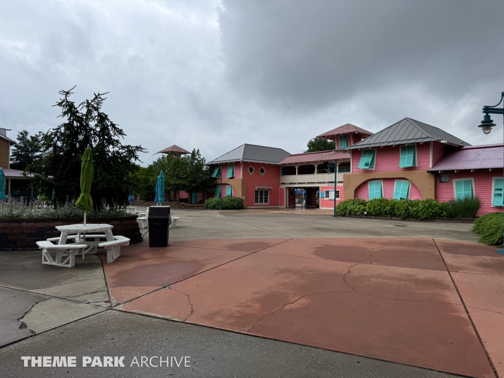 Hurricane Bay at Kentucky Kingdom