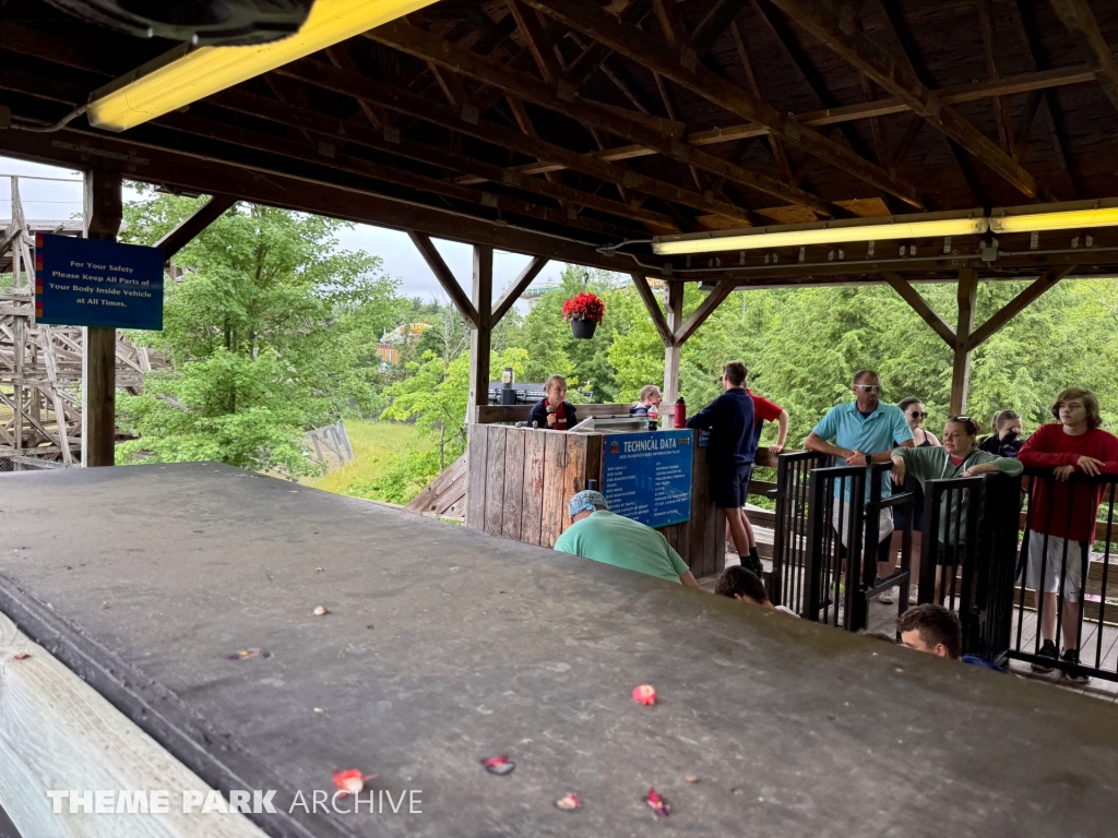 Shivering Timbers at Michigan's Adventure