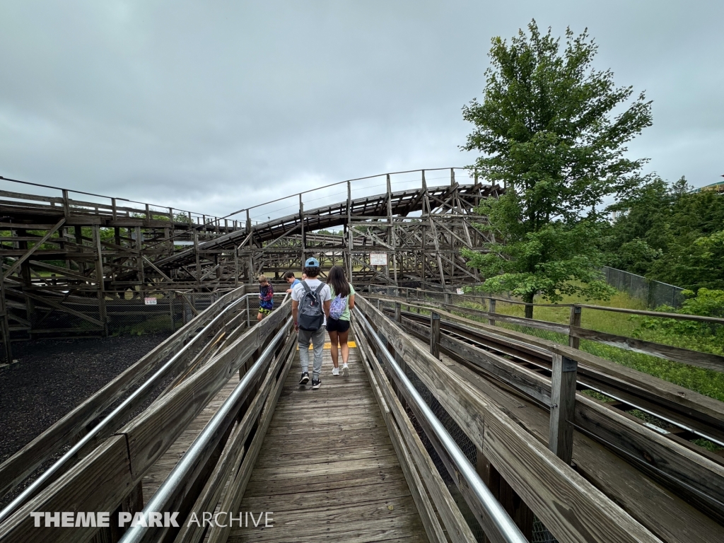 Shivering Timbers at Michigan's Adventure