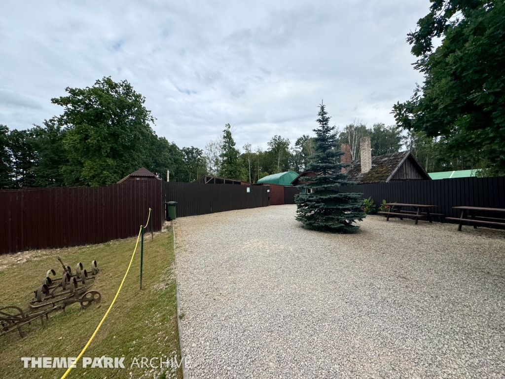 Entrance at Raubonių Parkas