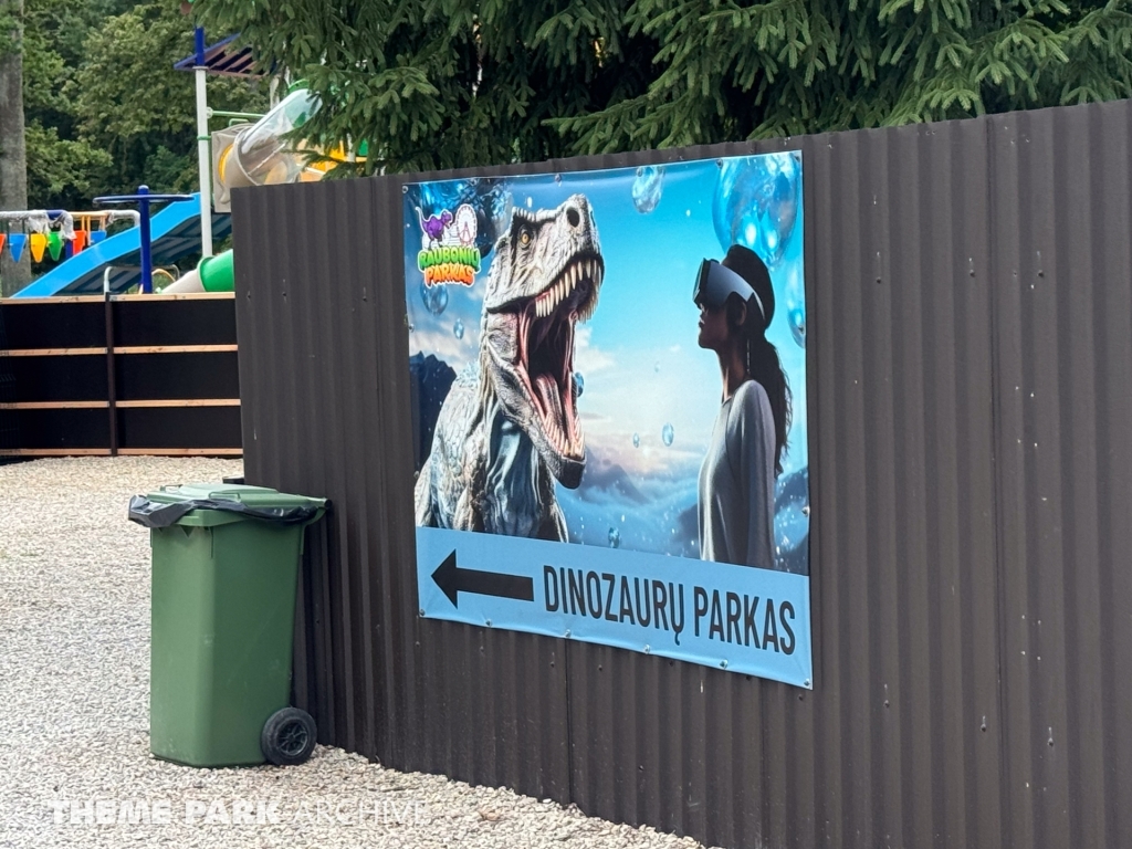 Dinozaurų Parkas at Raubonių Parkas