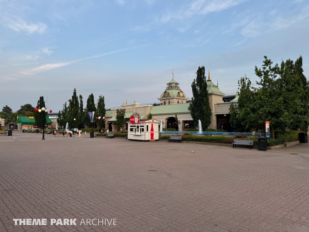 Entrance at La Ronde