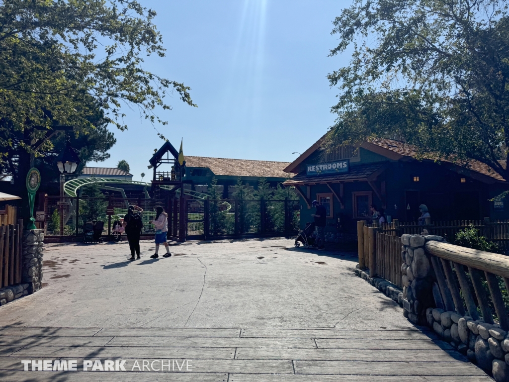 Snoopy's Tenderpaw Twister Coaster at Knott's Berry Farm