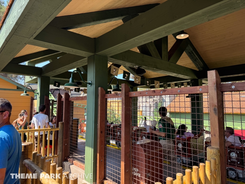 Snoopy's Tenderpaw Twister Coaster at Knott's Berry Farm