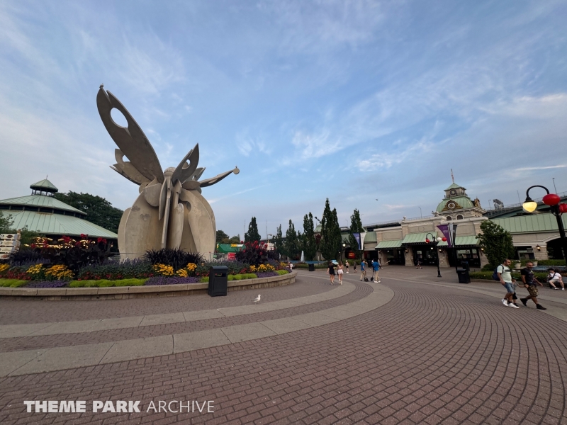 Entrance at La Ronde