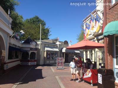 Six Flags St. Louis