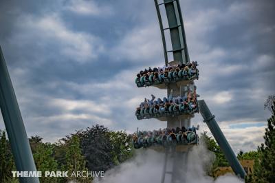 We ride dueling powered coasters in the Netherlands